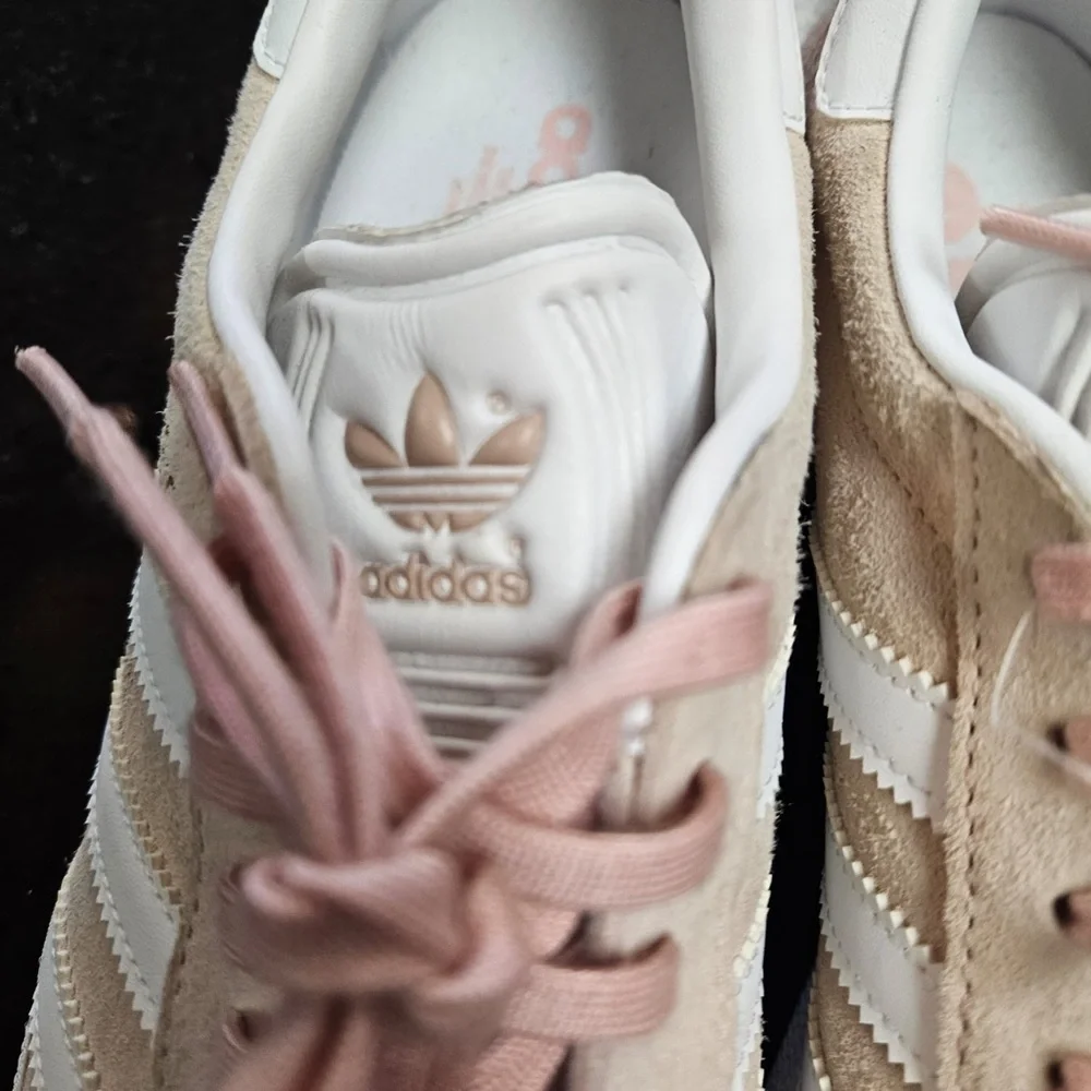 Sz 9 Men Gazelle adidas pink